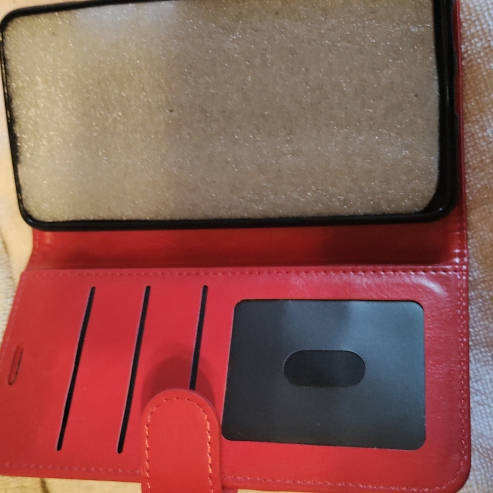 Red phone case - Picture 2 of 4